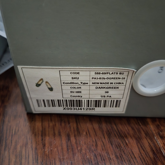 Women's Green Flats - Picture 2 of 6